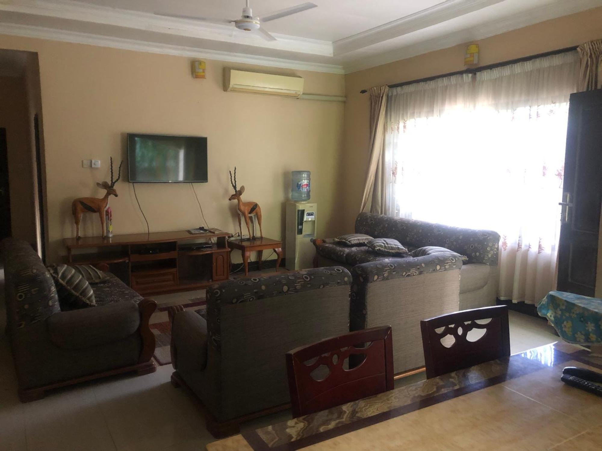 Tatys Homestay ダル・エス・サラーム エクステリア 写真