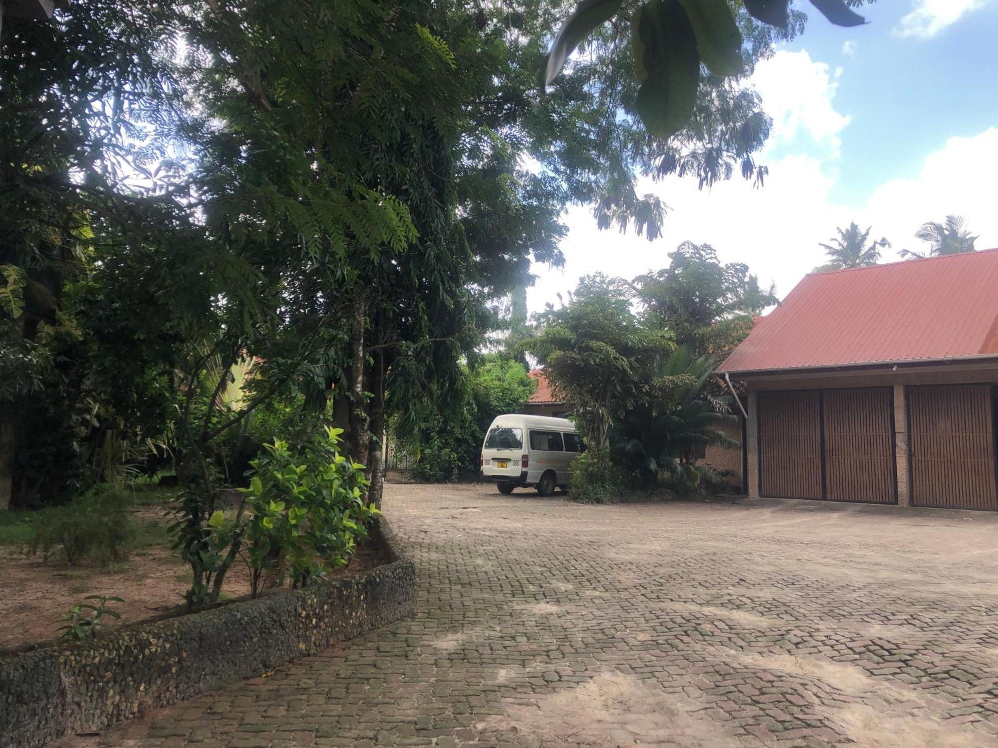 Tatys Homestay ダル・エス・サラーム エクステリア 写真