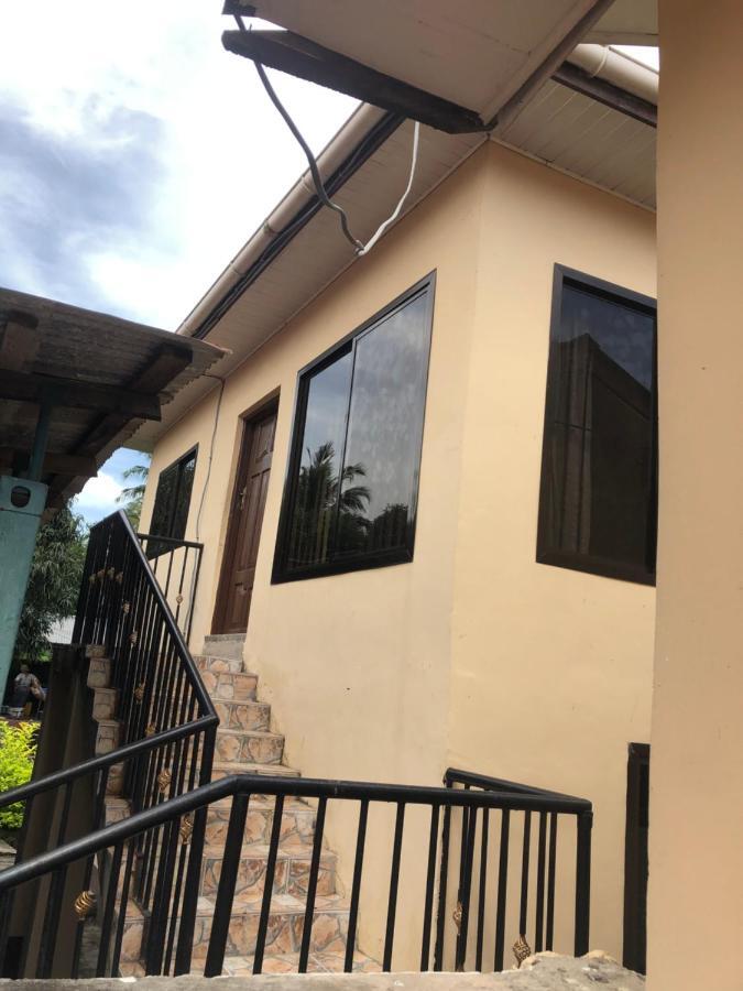 Tatys Homestay ダル・エス・サラーム エクステリア 写真